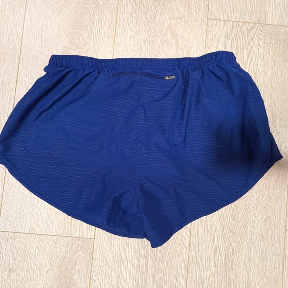 Nike DriFit Running/Training Shorts - Picture 2 of 3